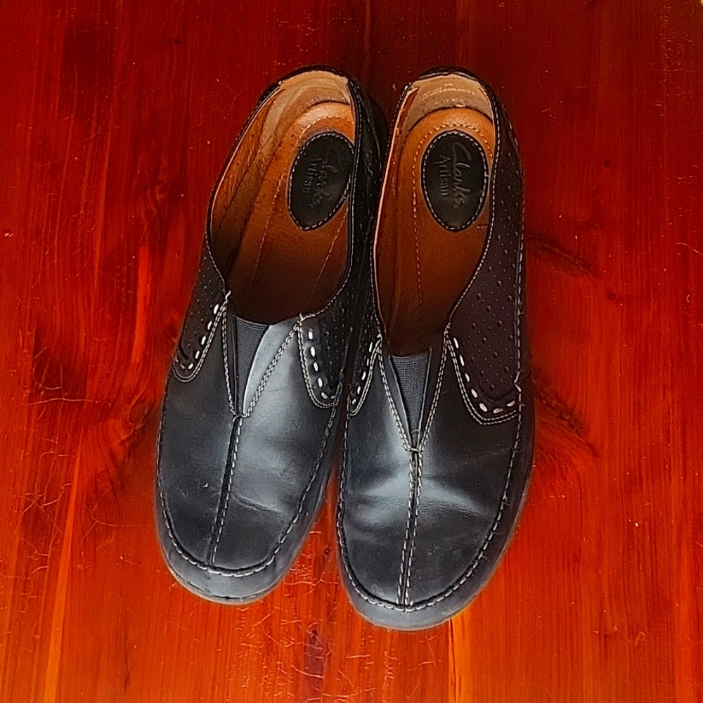 Clarks artisan black leather slip ons size 9